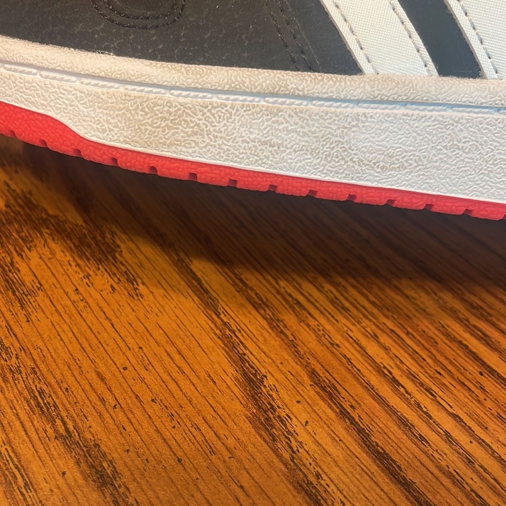 Adidas hoop, 2.0 med for kids, size 1.5, preowned, worn twice. - Picture 6 of 9